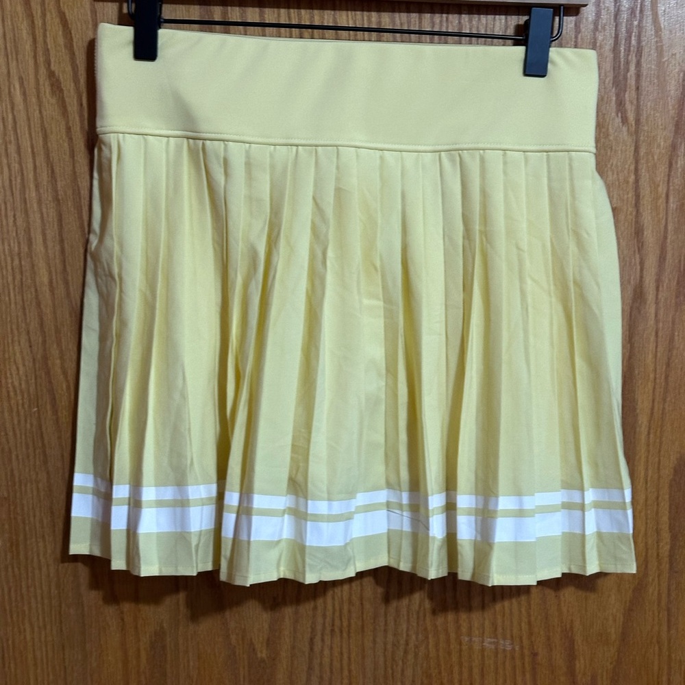 Sincerely Jules NWT butter yellow pleated skirt sz medium shorts attached‎